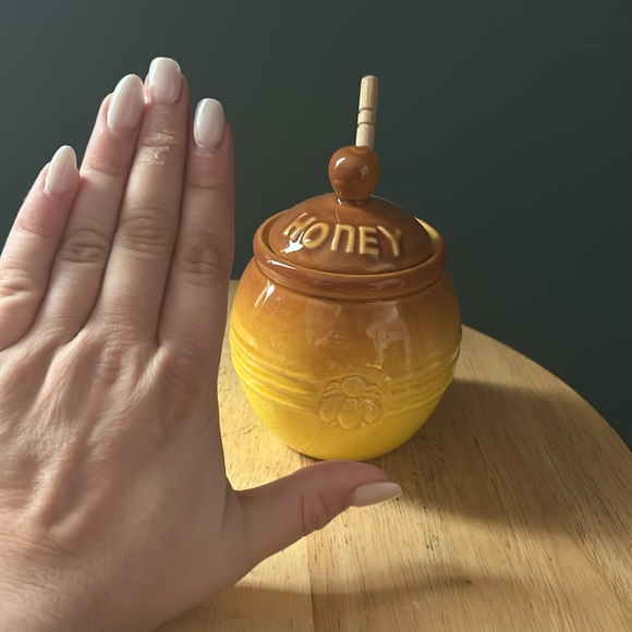 Le Creuset Honey Pot 🍯 - Picture 6 of 7